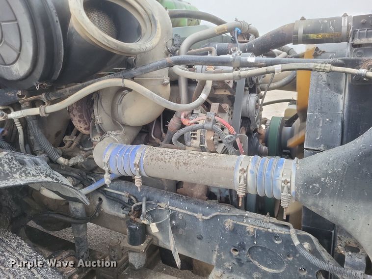 image for item DO4802 2005 Freightliner Columbia  semi truck