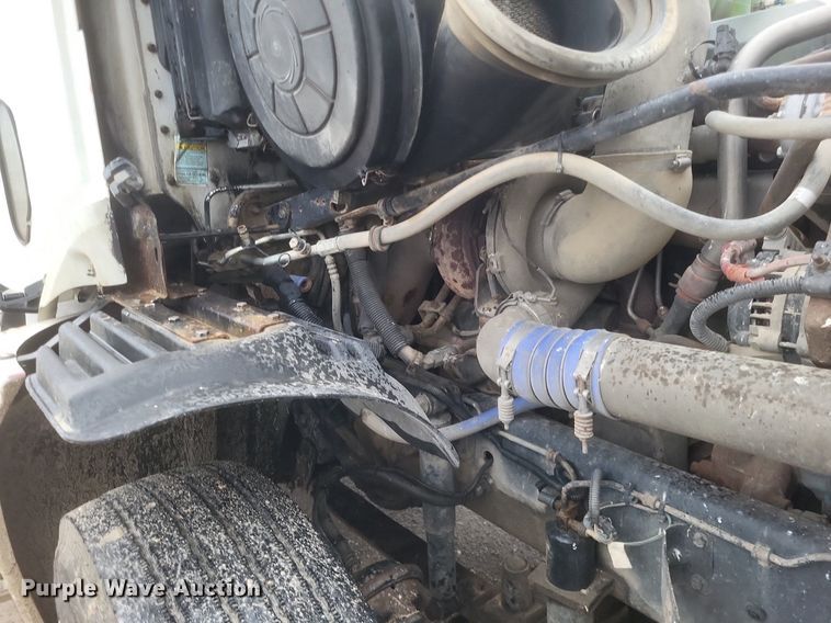 image for item DO4802 2005 Freightliner Columbia  semi truck