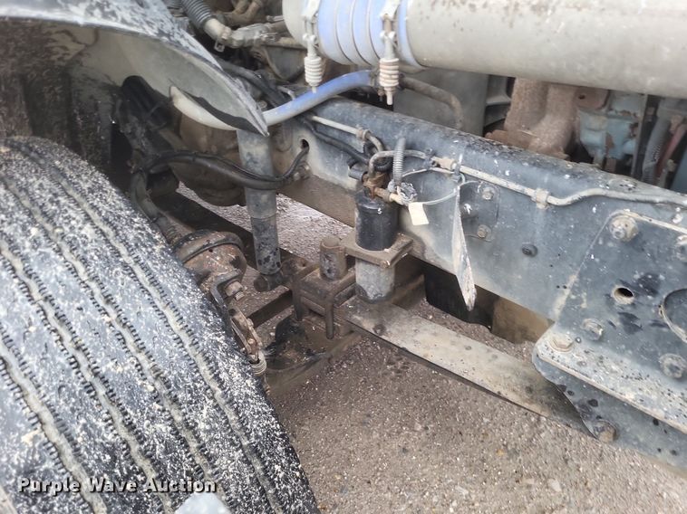 image for item DO4802 2005 Freightliner Columbia  semi truck