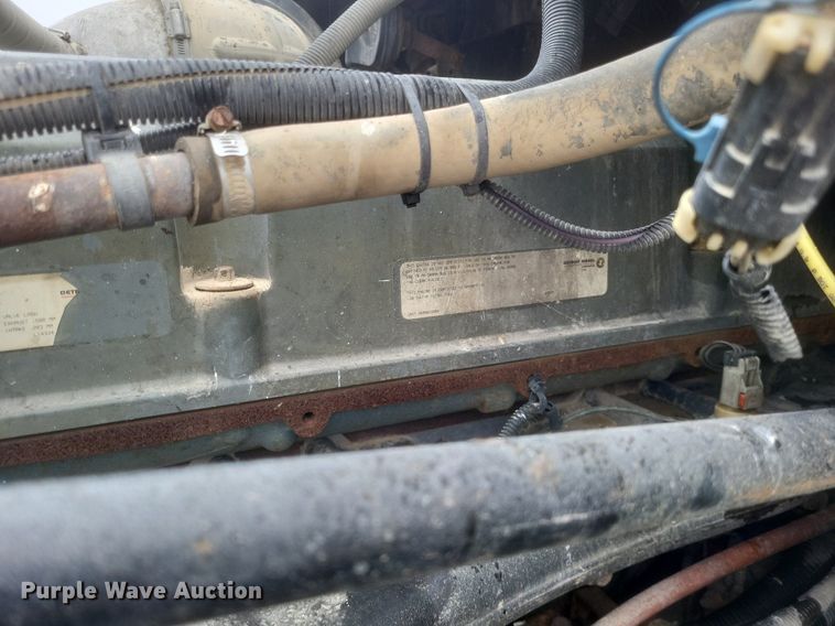 image for item DO4802 2005 Freightliner Columbia  semi truck