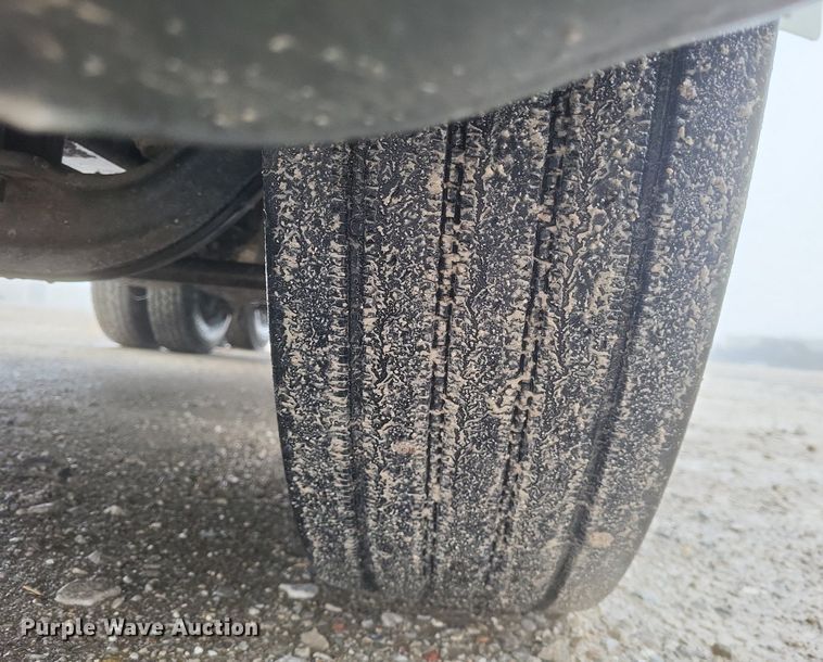 image for item DO4802 2005 Freightliner Columbia  semi truck