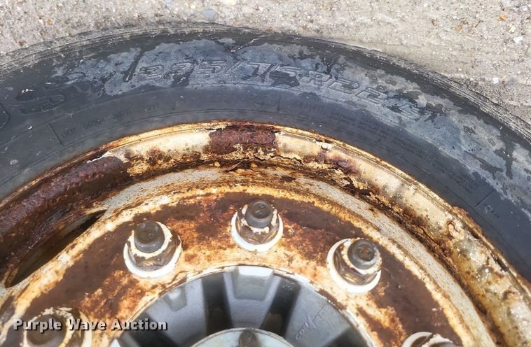 image for item DO4802 2005 Freightliner Columbia  semi truck