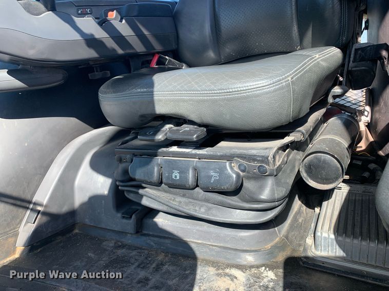 image for item DP8825 2010 Challenger MT675C MFWD tractor