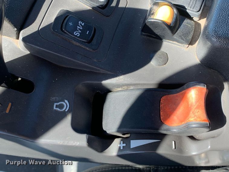 image for item DP8825 2010 Challenger MT675C MFWD tractor