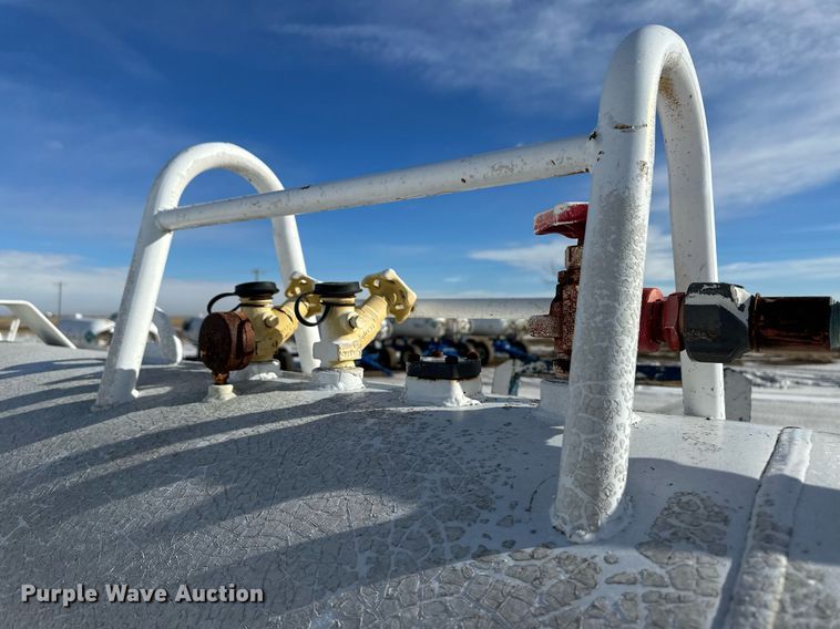 image for item EK9920 NH3 tank trailer