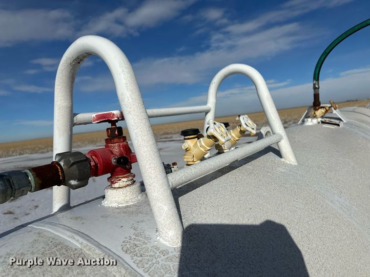 image for item EK9920 NH3 tank trailer