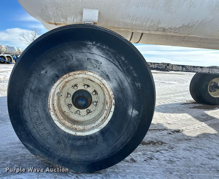 image for item EK9920 NH3 tank trailer