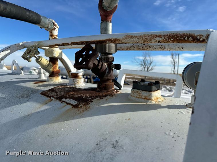 image for item EK9921 NH3 tank trailer