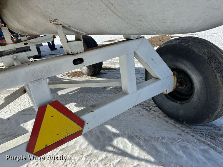 image for item EK9921 NH3 tank trailer