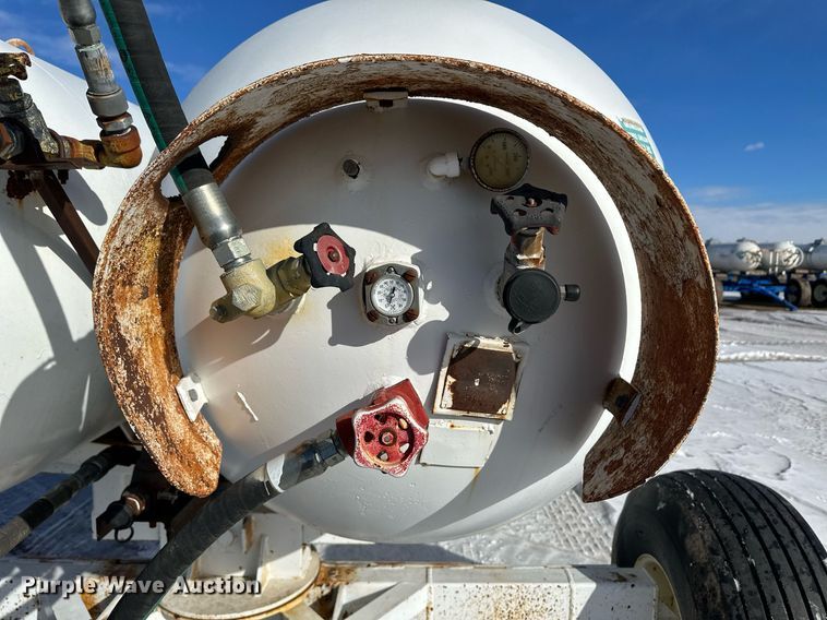 image for item EK9922 NH3 tank trailer