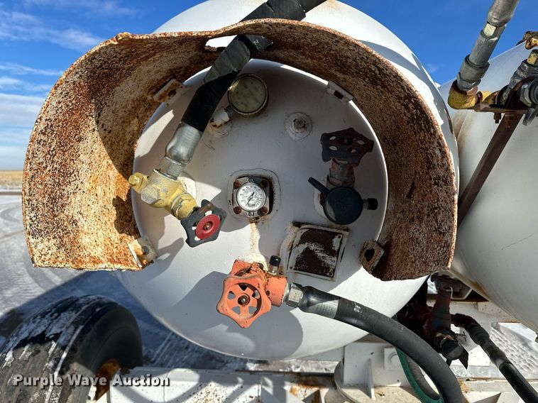 image for item EK9922 NH3 tank trailer