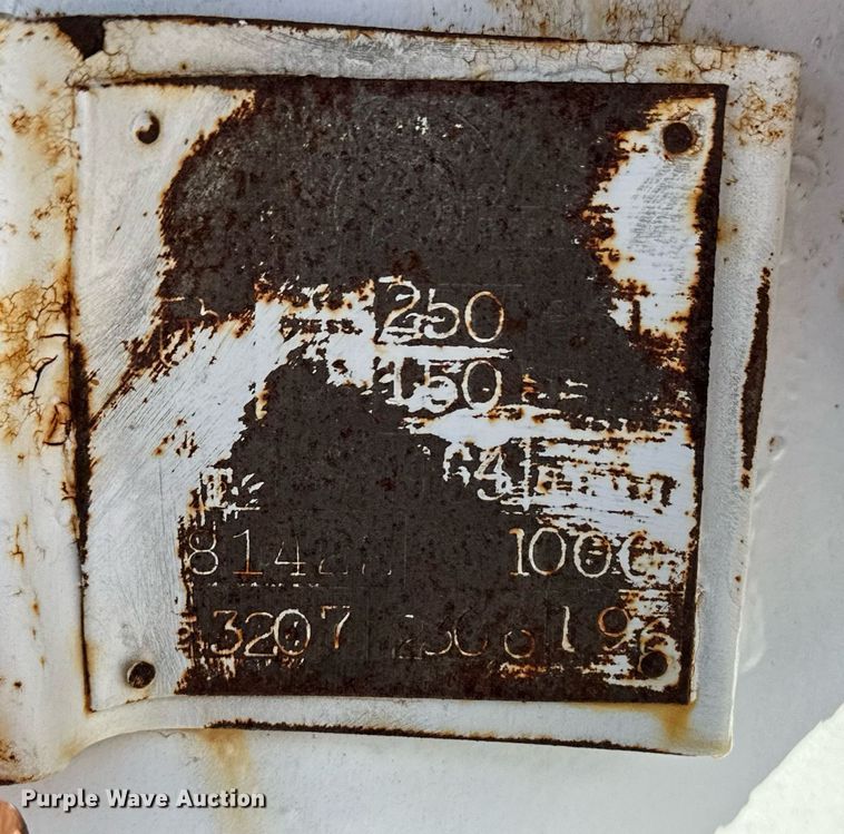 image for item EK9922 NH3 tank trailer