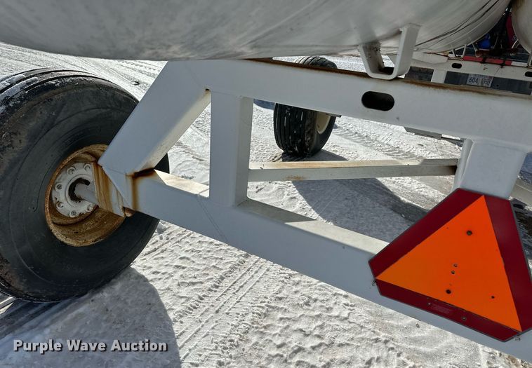 image for item EK9922 NH3 tank trailer