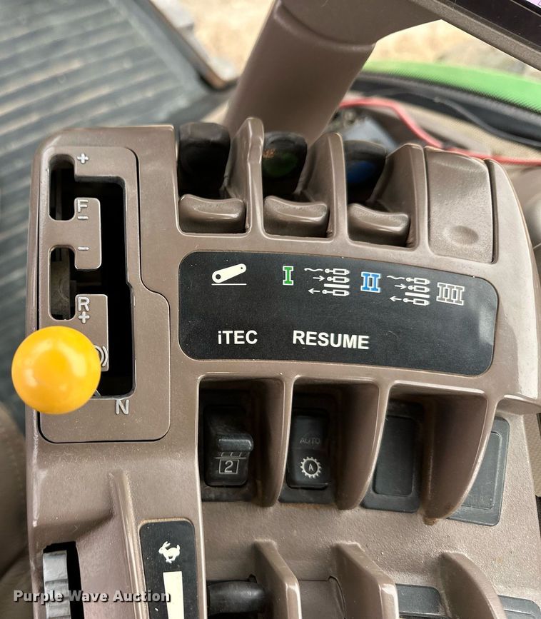 image for item EK9933 2010 John Deere 8320R MFWD tractor