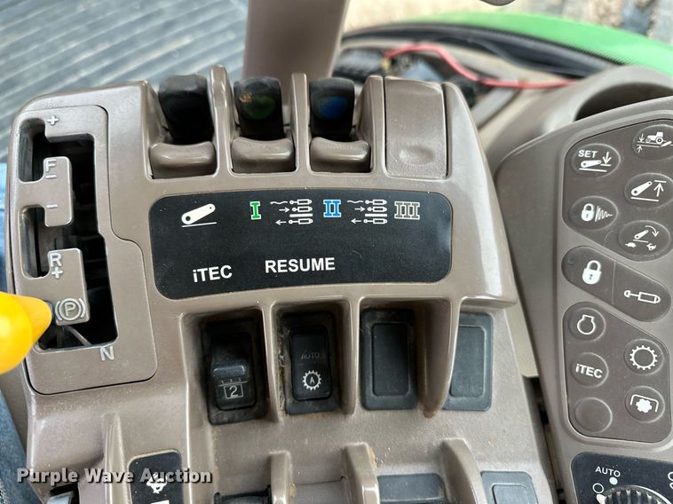 image for item EK9933 2010 John Deere 8320R MFWD tractor