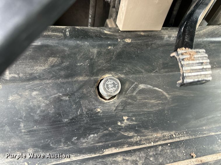 image for item EK9933 2010 John Deere 8320R MFWD tractor