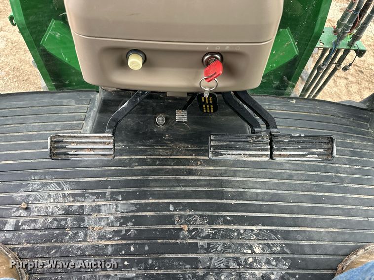 image for item EK9933 2010 John Deere 8320R MFWD tractor