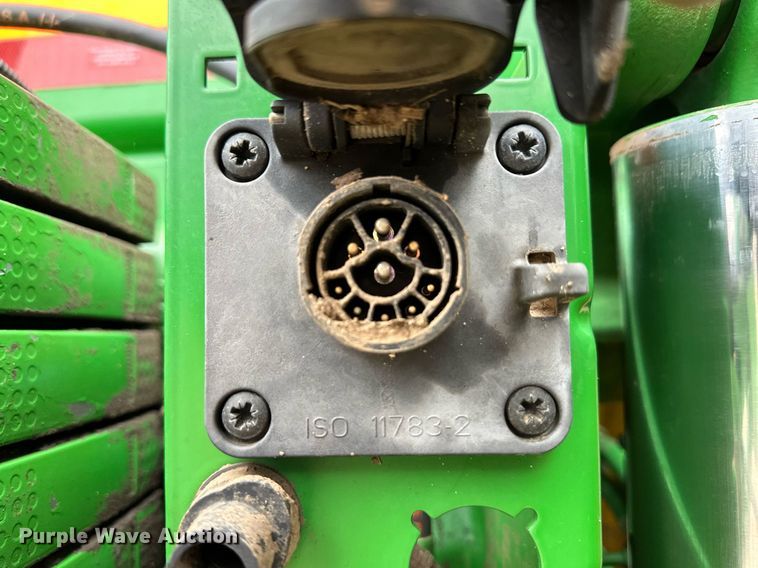 image for item EK9933 2010 John Deere 8320R MFWD tractor