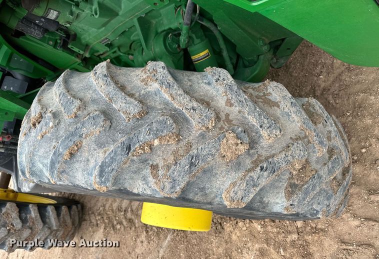 image for item EK9933 2010 John Deere 8320R MFWD tractor