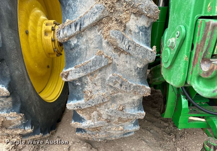 image for item EK9933 2010 John Deere 8320R MFWD tractor