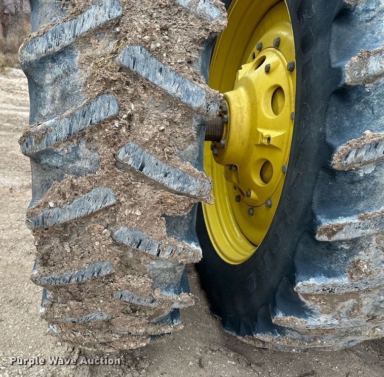 image for item EK9933 2010 John Deere 8320R MFWD tractor