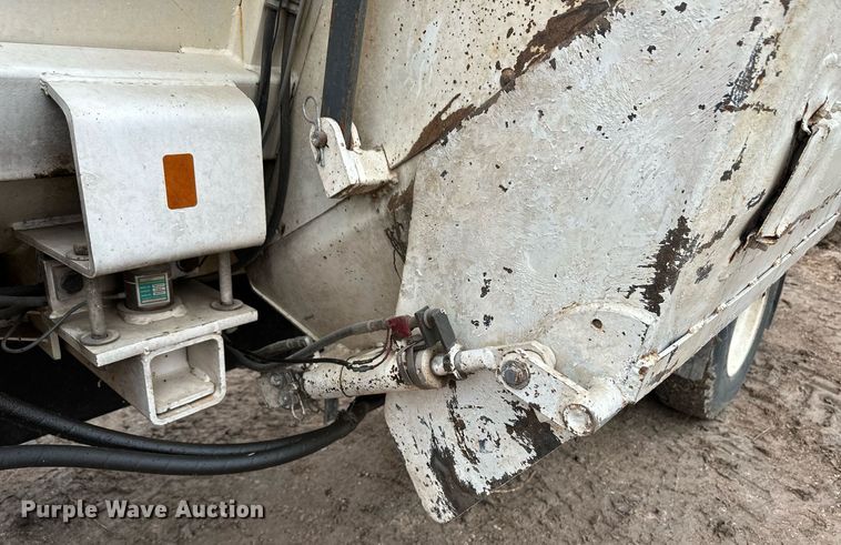 image for item EK9935 2002 Peterbilt 330 feed mixer truck