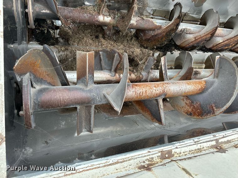 image for item EK9935 2002 Peterbilt 330 feed mixer truck