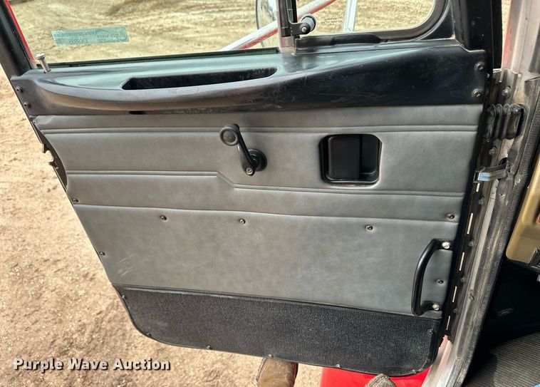 image for item EK9935 2002 Peterbilt 330 feed mixer truck