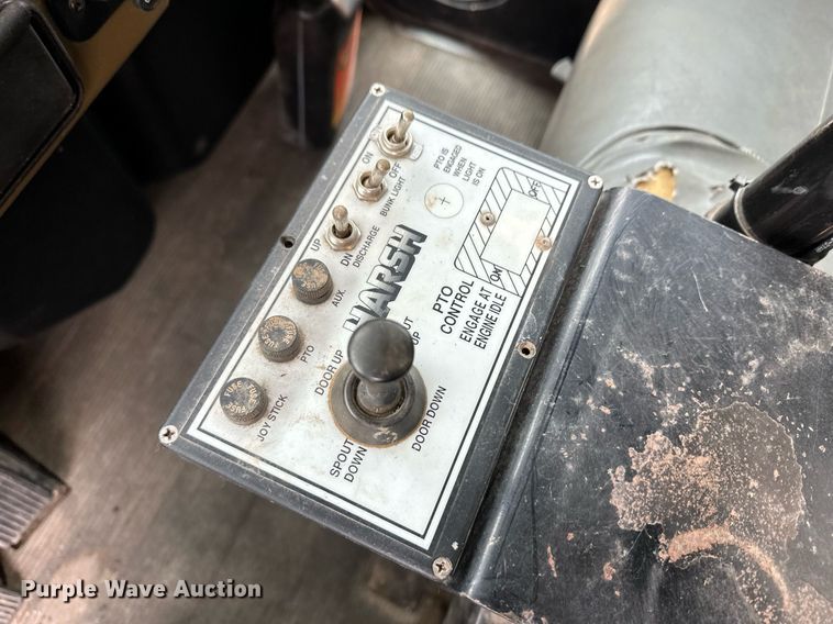 image for item EK9935 2002 Peterbilt 330 feed mixer truck