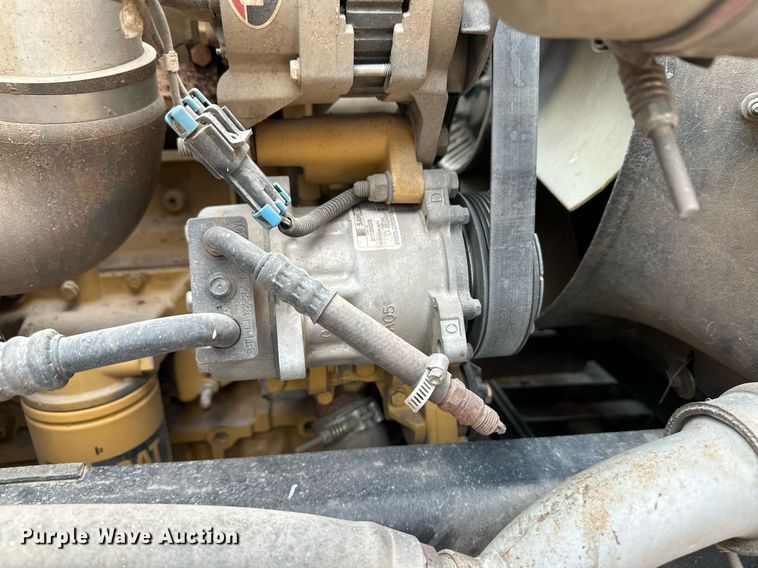 image for item EK9935 2002 Peterbilt 330 feed mixer truck