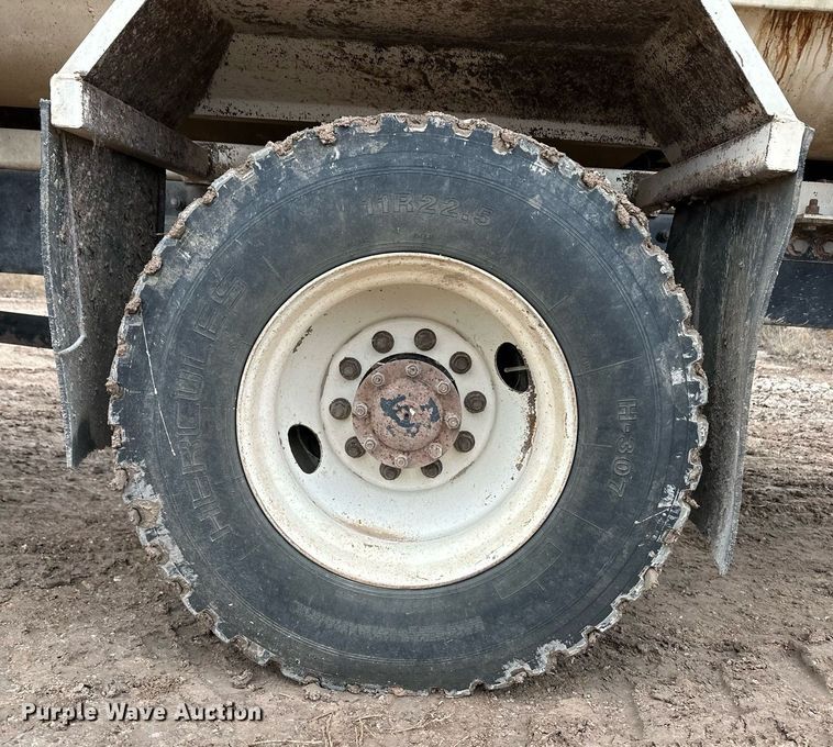 image for item EK9935 2002 Peterbilt 330 feed mixer truck