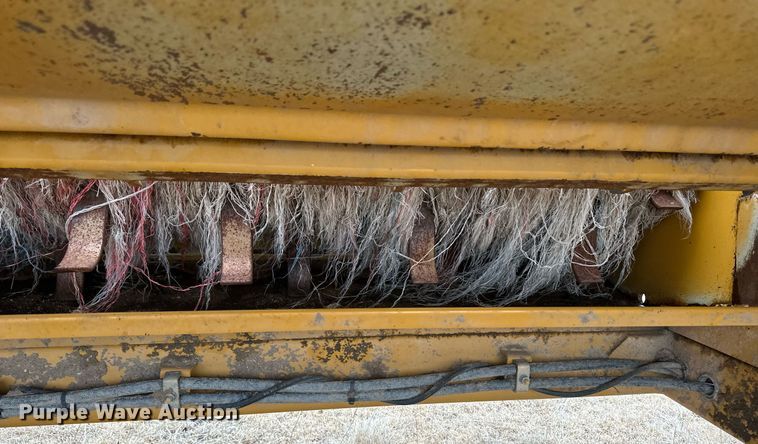 image for item EK9953 Haybuster 2650 bale processor