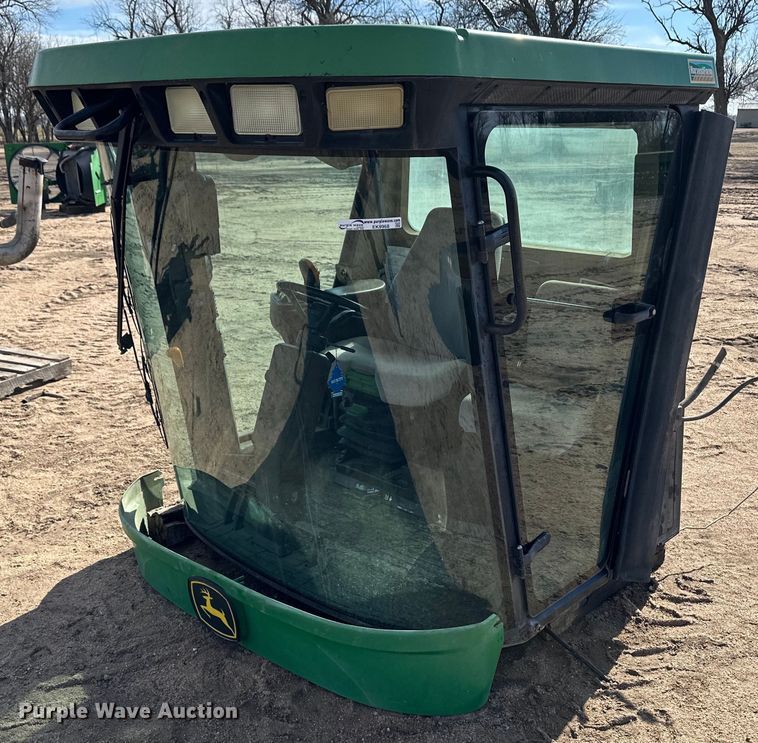image for item EK9968 John Deere combine cab