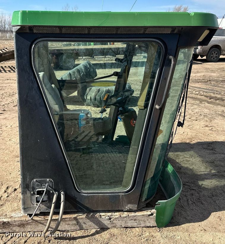 image for item EK9968 John Deere combine cab