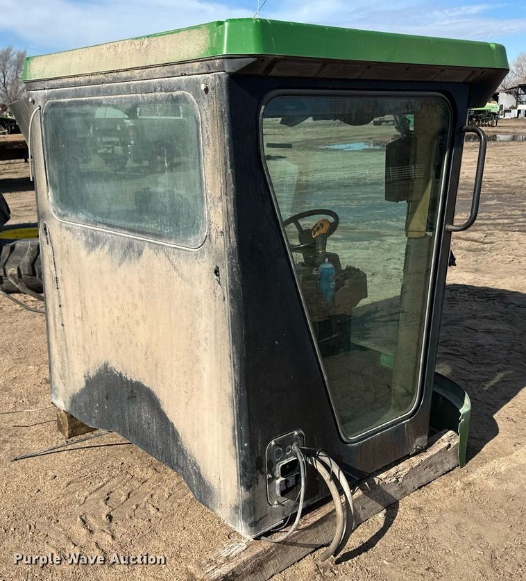 image for item EK9968 John Deere combine cab