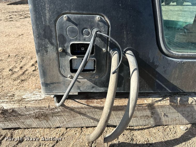 image for item EK9968 John Deere combine cab