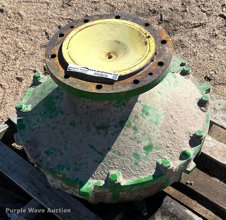 image for item EK9976 Combine final drive unit