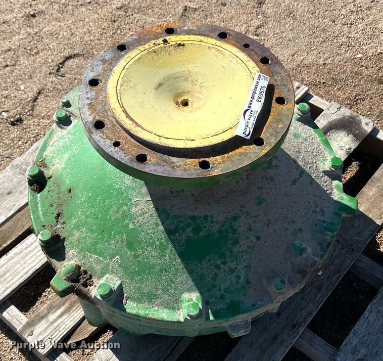 image for item EK9976 Combine final drive unit