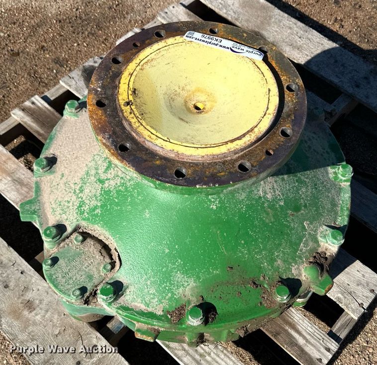 image for item EK9976 Combine final drive unit