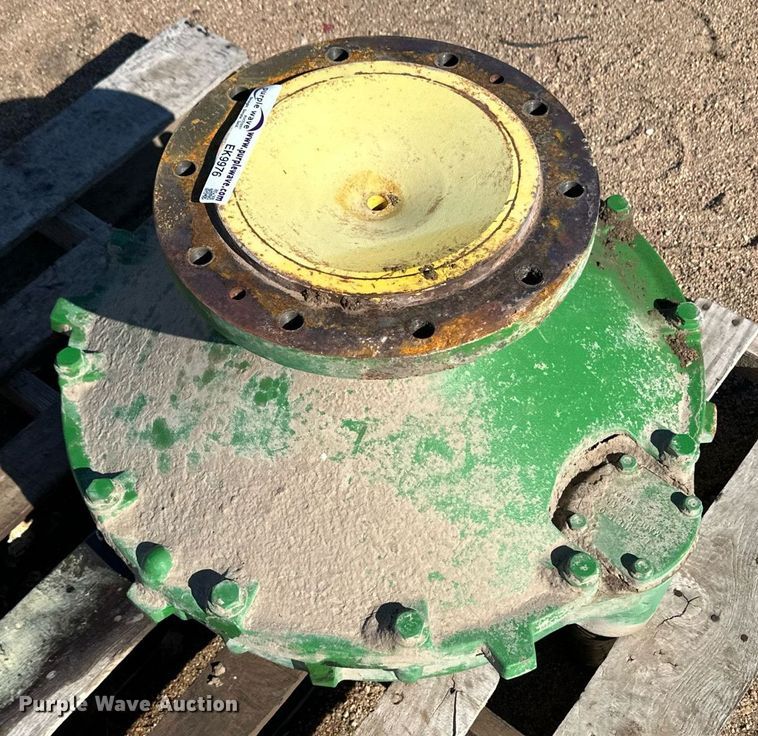 image for item EK9976 Combine final drive unit