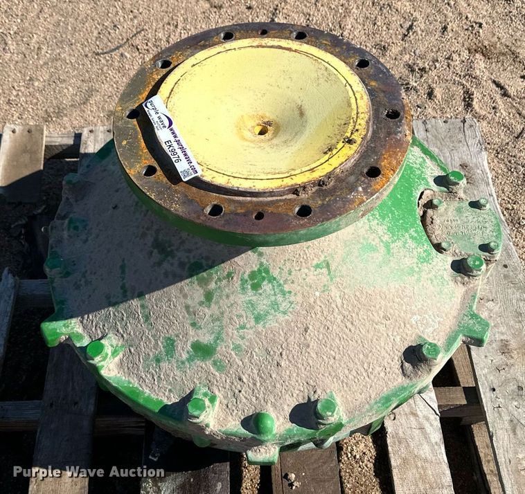 image for item EK9976 Combine final drive unit