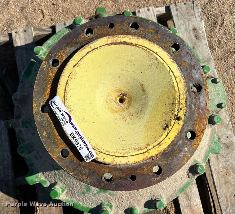 image for item EK9976 Combine final drive unit