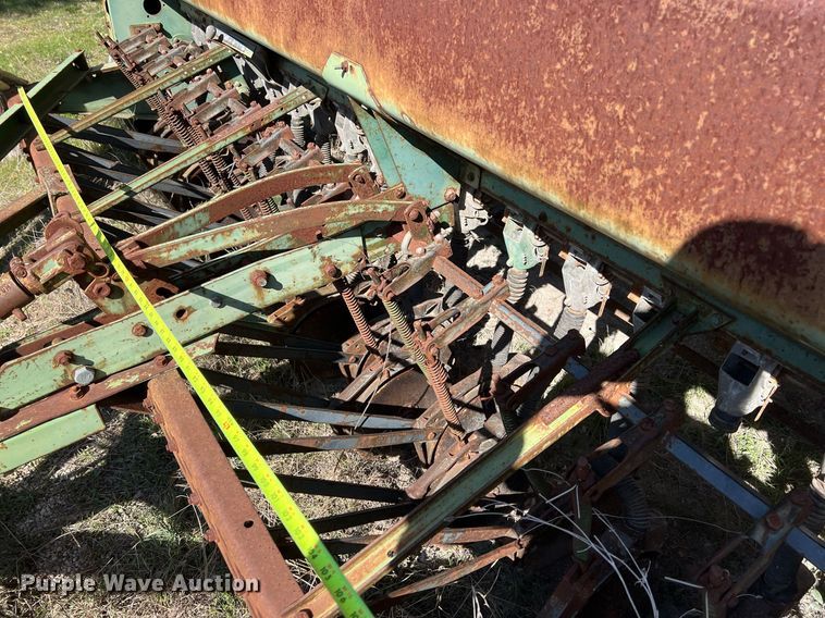 image for item KV9921 John Deere 8300 grain drill