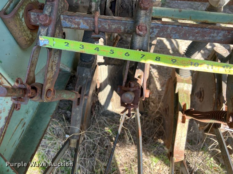 image for item KV9921 John Deere 8300 grain drill