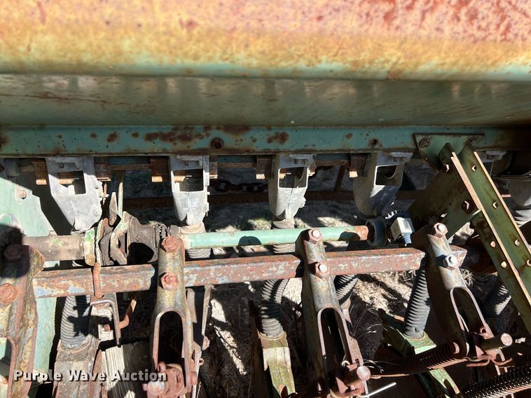 image for item KV9921 John Deere 8300 grain drill