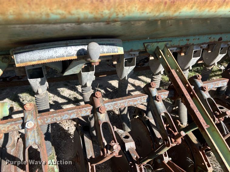 image for item KV9921 John Deere 8300 grain drill