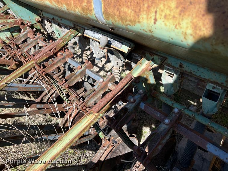 image for item KV9921 John Deere 8300 grain drill