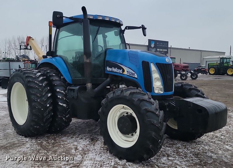 image for item LA9546 2005 New Holland TG285 MFWD tractor