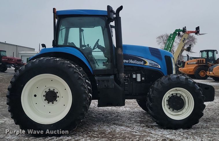 image for item LA9546 2005 New Holland TG285 MFWD tractor