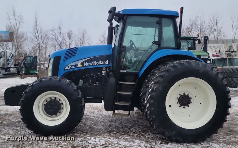 image for item LA9546 2005 New Holland TG285 MFWD tractor